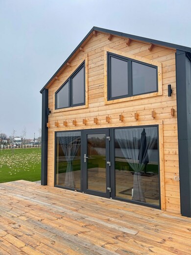 Atypická roubená dřevostavba - roubenka Štěpán